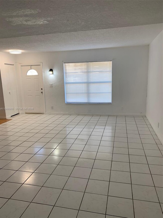 Building Photo - 6520 SW 41st St