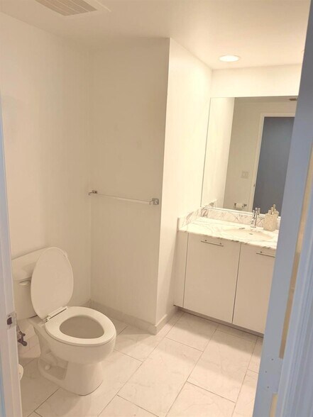 Building Photo - 951 Brickell Ave