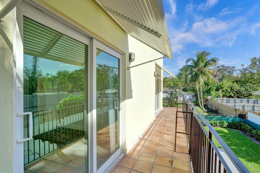 Building Photo - 960 SW 28th St