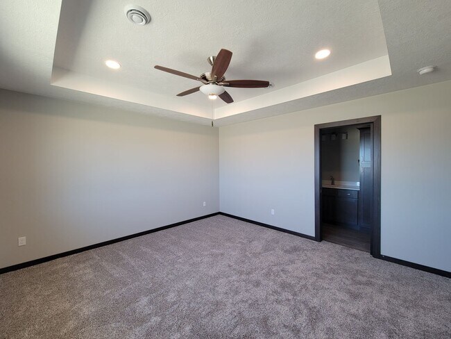 Building Photo - 4606 - 4608 W 34th St. N (Alpha Team) (NW)
