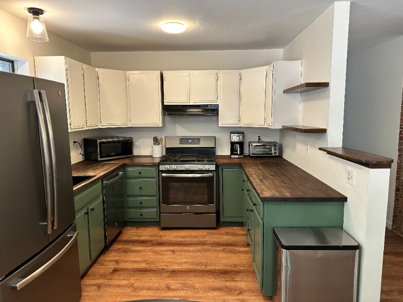 Building Photo - 12830 Skislope Way