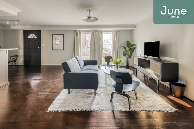 Building Photo - Queen room in 5-bed/2.5-bath Home