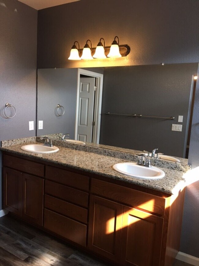 Building Photo - Beautiful 4 Bedroom Home in Marysville COM...