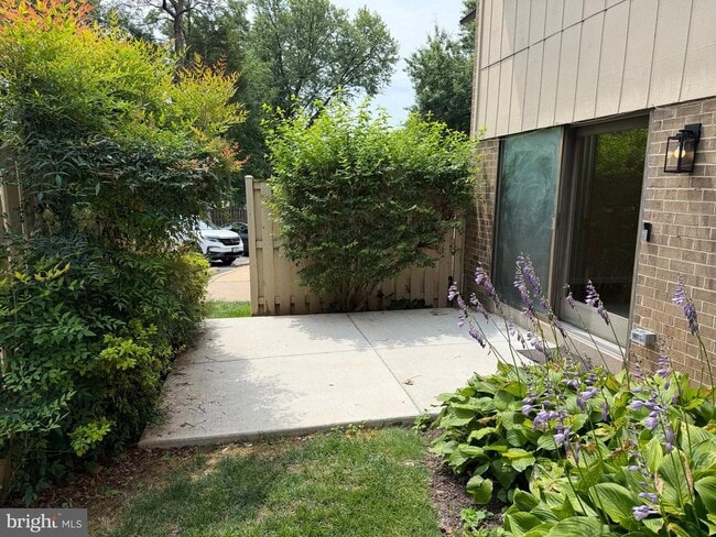 Building Photo - 2480 Glengyle Dr