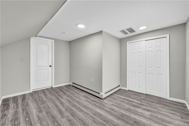 Building Photo - 3010 Daisy Ave