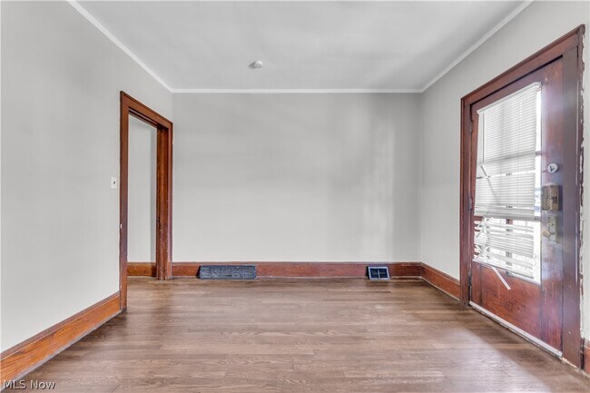 Building Photo - 1321 W 85th St
