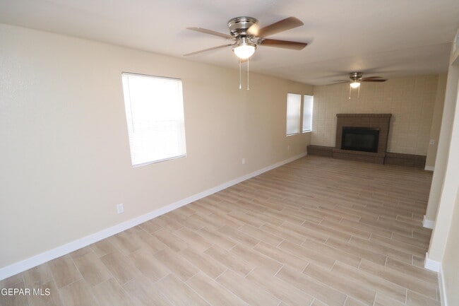 Building Photo - 536 Bataan Cir