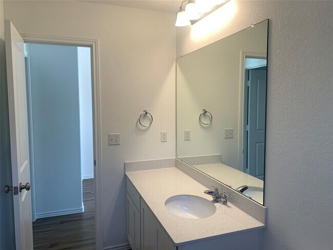 Building Photo - 530 Jack Ryan