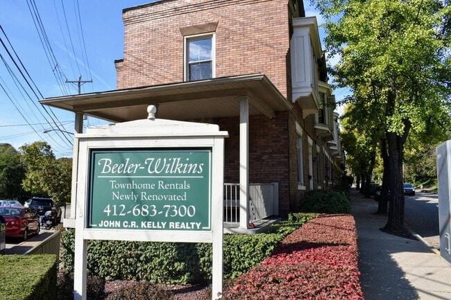 Building Photo - Gorgeous Two Bedroom Townhouse in Squirrel Hill! Washer & Dryer Provided, Central A/C & More!