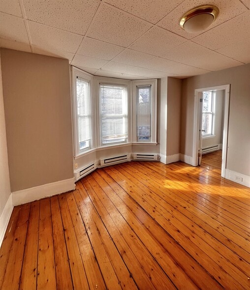 Building Photo - 9 School St