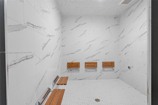 Building Photo - 16395 Biscayne Blvd