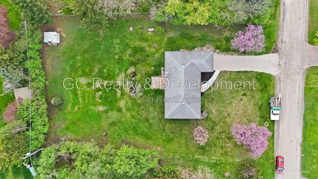 Building Photo - 2015 Maplewood Rd