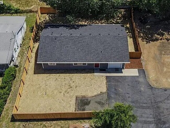 Building Photo - Brand New 3-bedroom 2 bath home with Garage