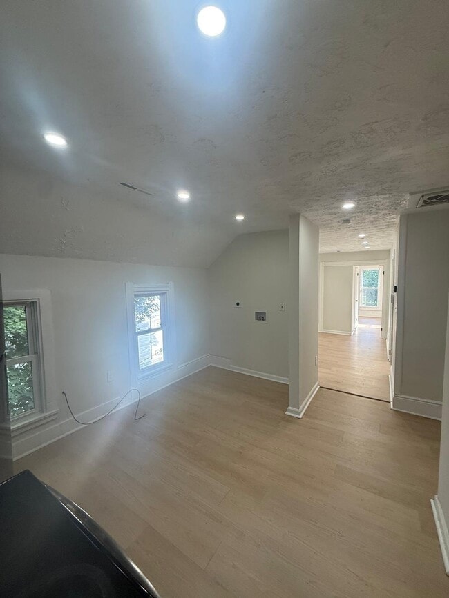 Building Photo - 3202 Bradwell Ave