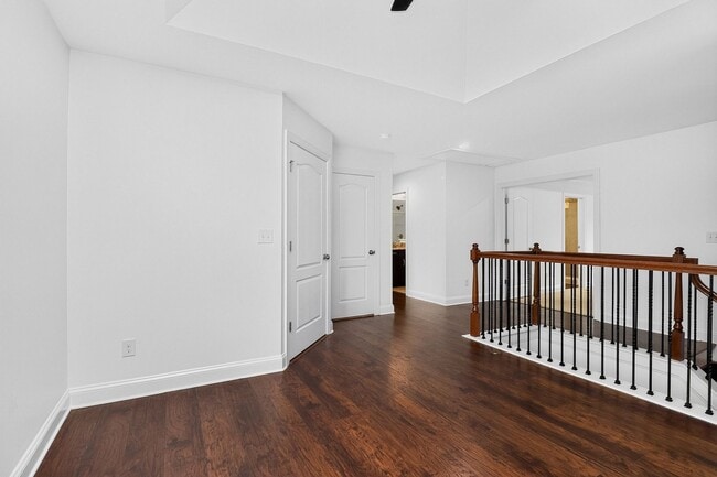 Building Photo - 549 Daventry Ct