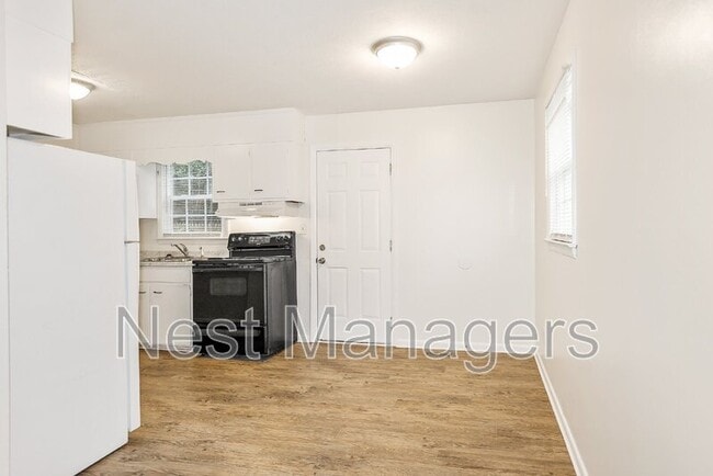 Building Photo - 816 Pilot Ave