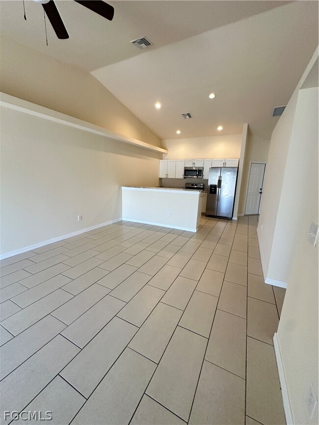 Building Photo - 4521 SW 9th Ave