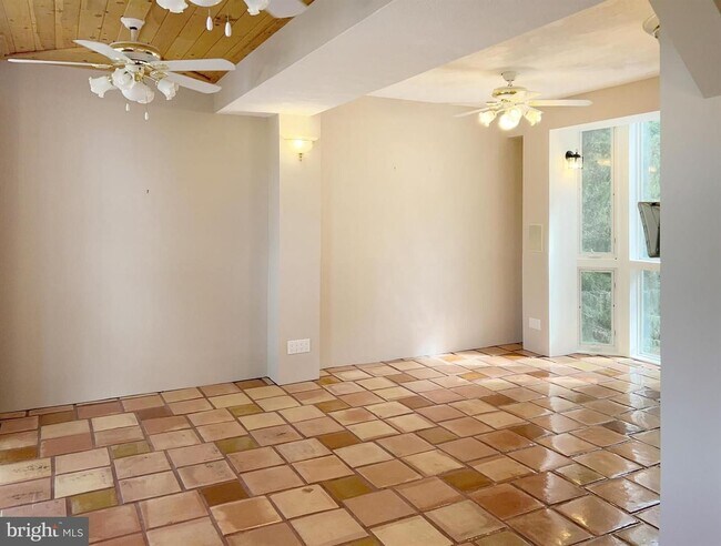 Building Photo - Potomac View