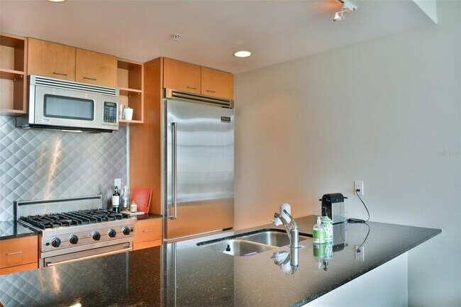 Building Photo - 1120 E Kennedy Blvd