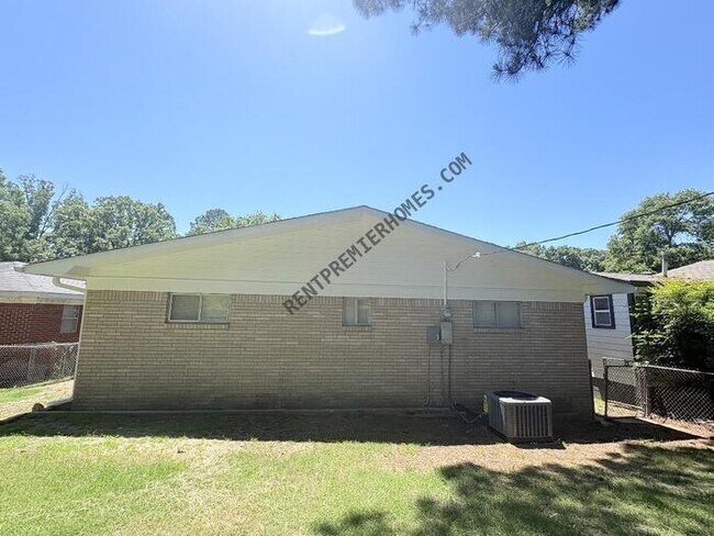 Building Photo - 7318 L St