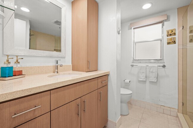 Building Photo - 3871 Via Poinciana