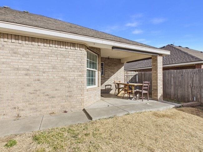 Building Photo - 4 bedroom in City View!