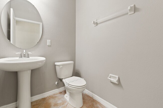 Building Photo - Beautiful 3/2.5 Energy Efficient Home in H...