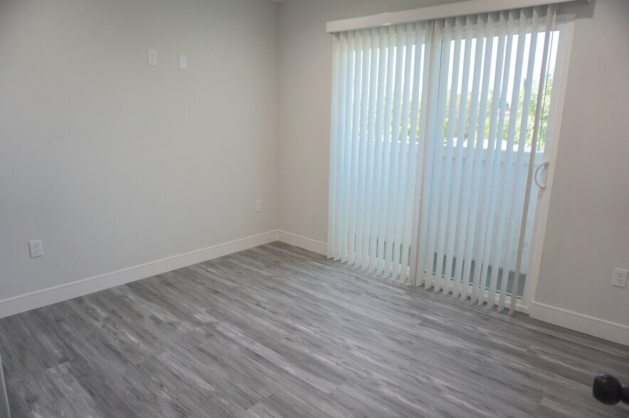 Building Photo - 10332 Jordan Ave