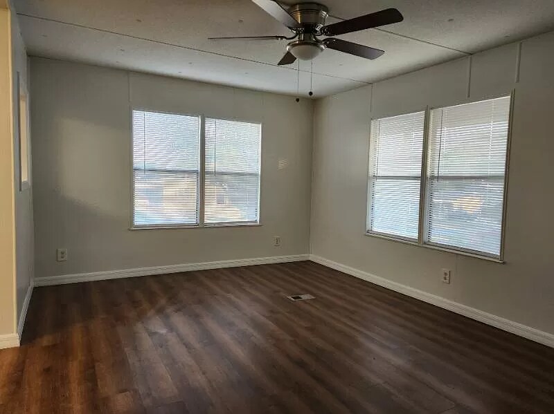 Building Photo - 14220 Brookridge Blvd