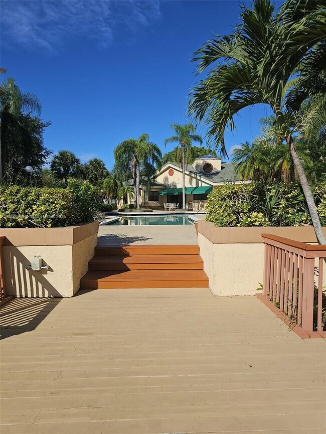 Building Photo - 9999 Summerbreeze Dr