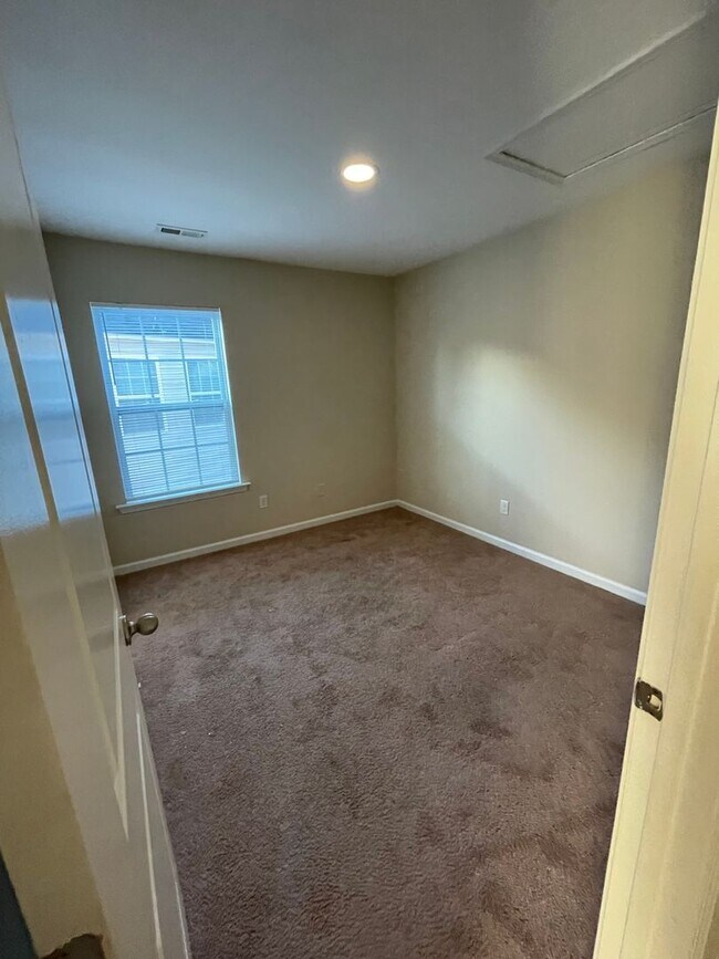 Building Photo - 123 Winterberry Ln