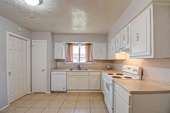 Building Photo - 11203 Doric Ct