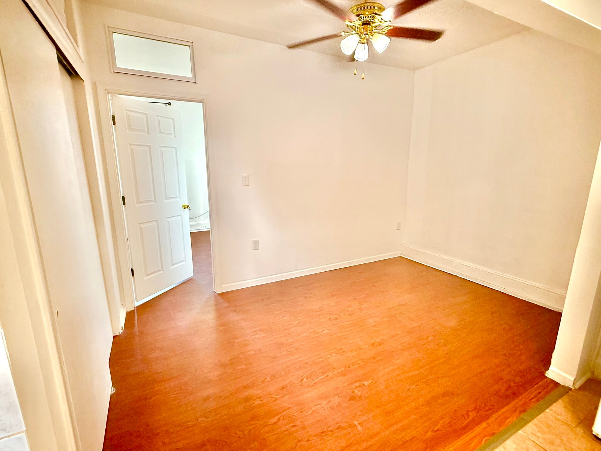 livingroom - 1418 Wolf St