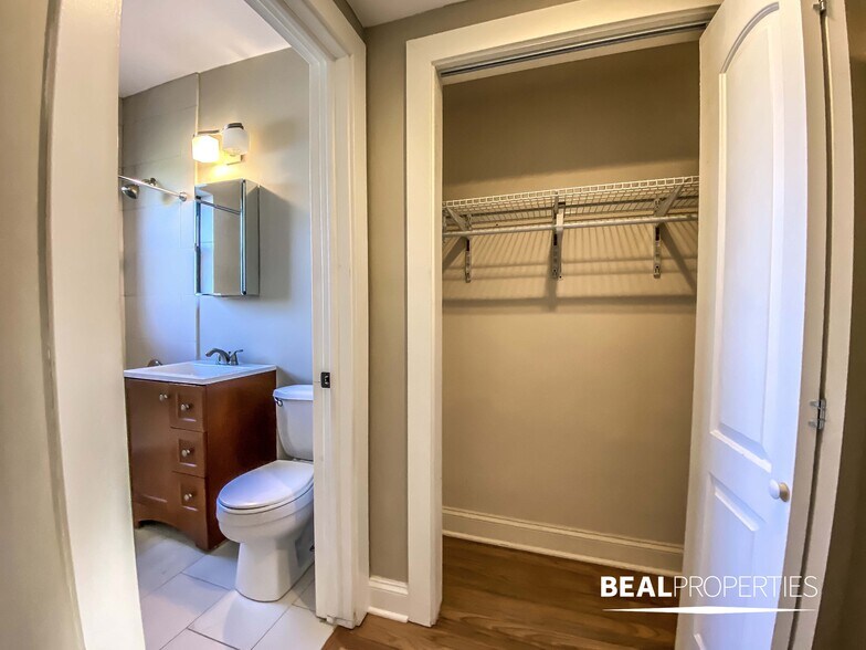 Building Photo - 4038 N Ashland Ave