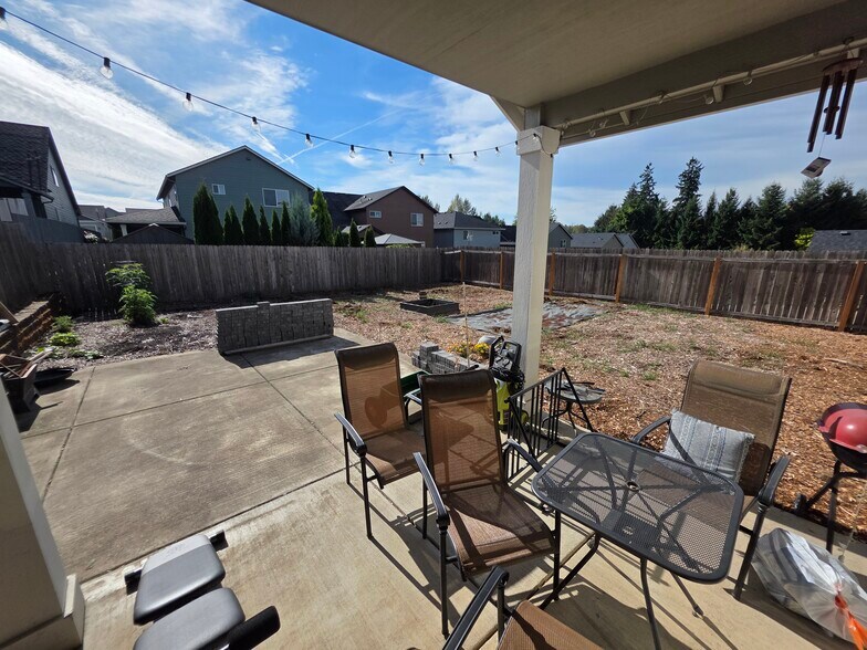 Building Photo - 10721 NE 109th St