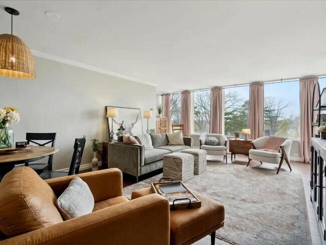 Building Photo - 2222 1st Ave NE