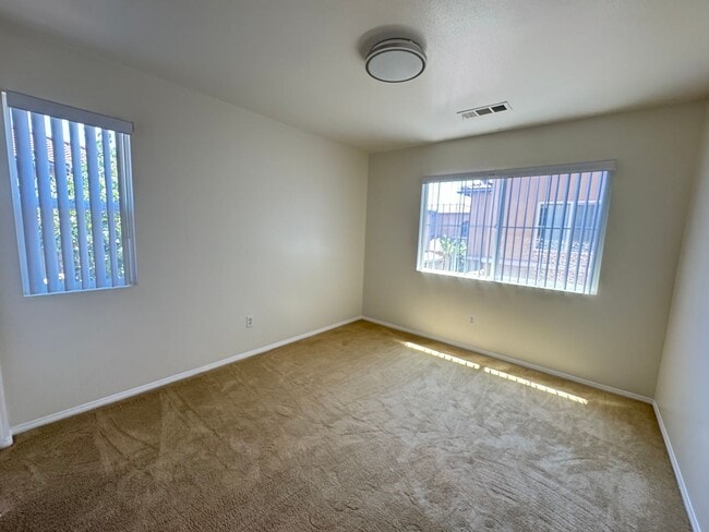 Building Photo - Welcome To Your New Home In Inglewood (Gat...