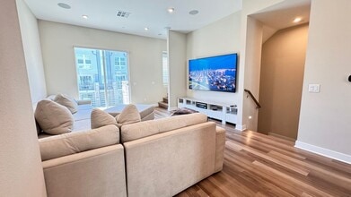 Building Photo - 1307 W Cara Dr