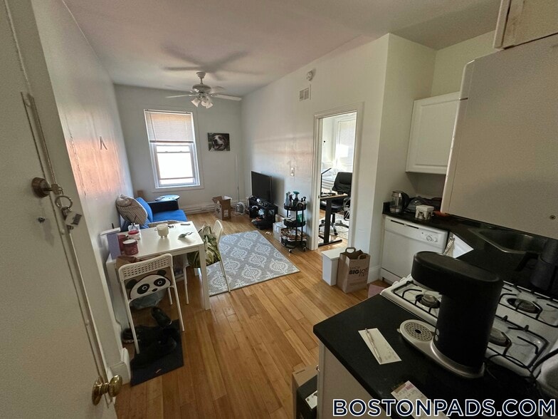 Building Photo - 64 Hemenway St