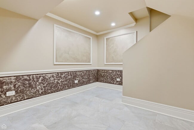 Building Photo - 5614 N Campbell Ave