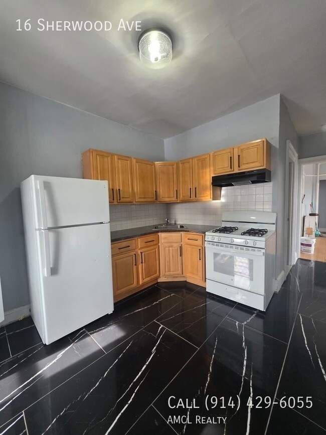 Building Photo - 16 Sherwood Ave