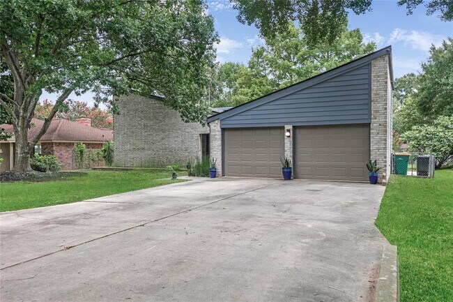 Building Photo - 28831 S Diamondhead