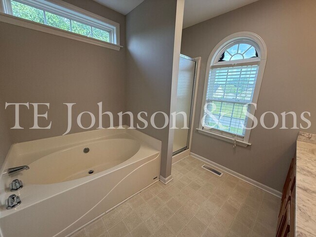 Building Photo - Charming 3-Bedroom Home with Modern Comfor...