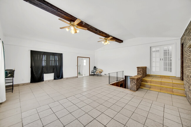 Building Photo - 2322 W Loves Ln