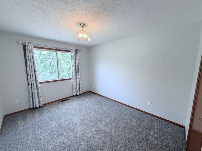 Building Photo - 393 Leeward Trail