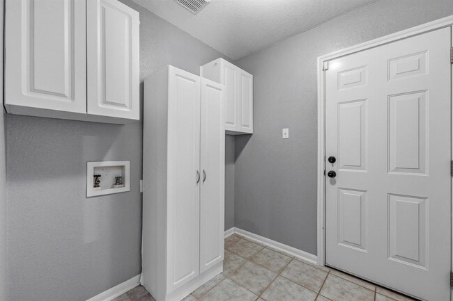 Building Photo - 6213 Mesa Grande Dr