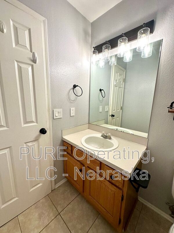 Building Photo - 1009 Bison Cir