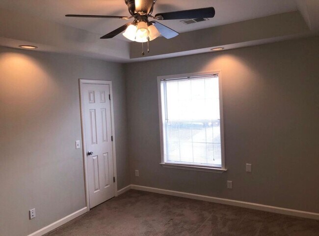 Building Photo - Nice and large 2 BR, 2.5 bath townhouse in Antioch, TN