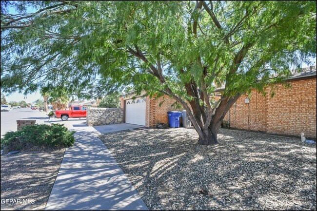 Building Photo - 11600 Casa View Dr