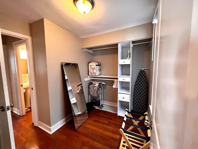 Building Photo - 1509 Clark St